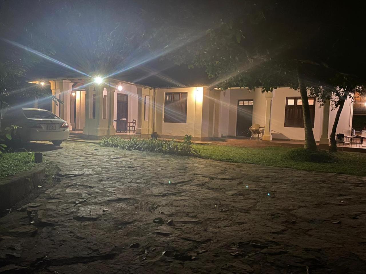 Villa Helvetia Galle Bagian luar foto